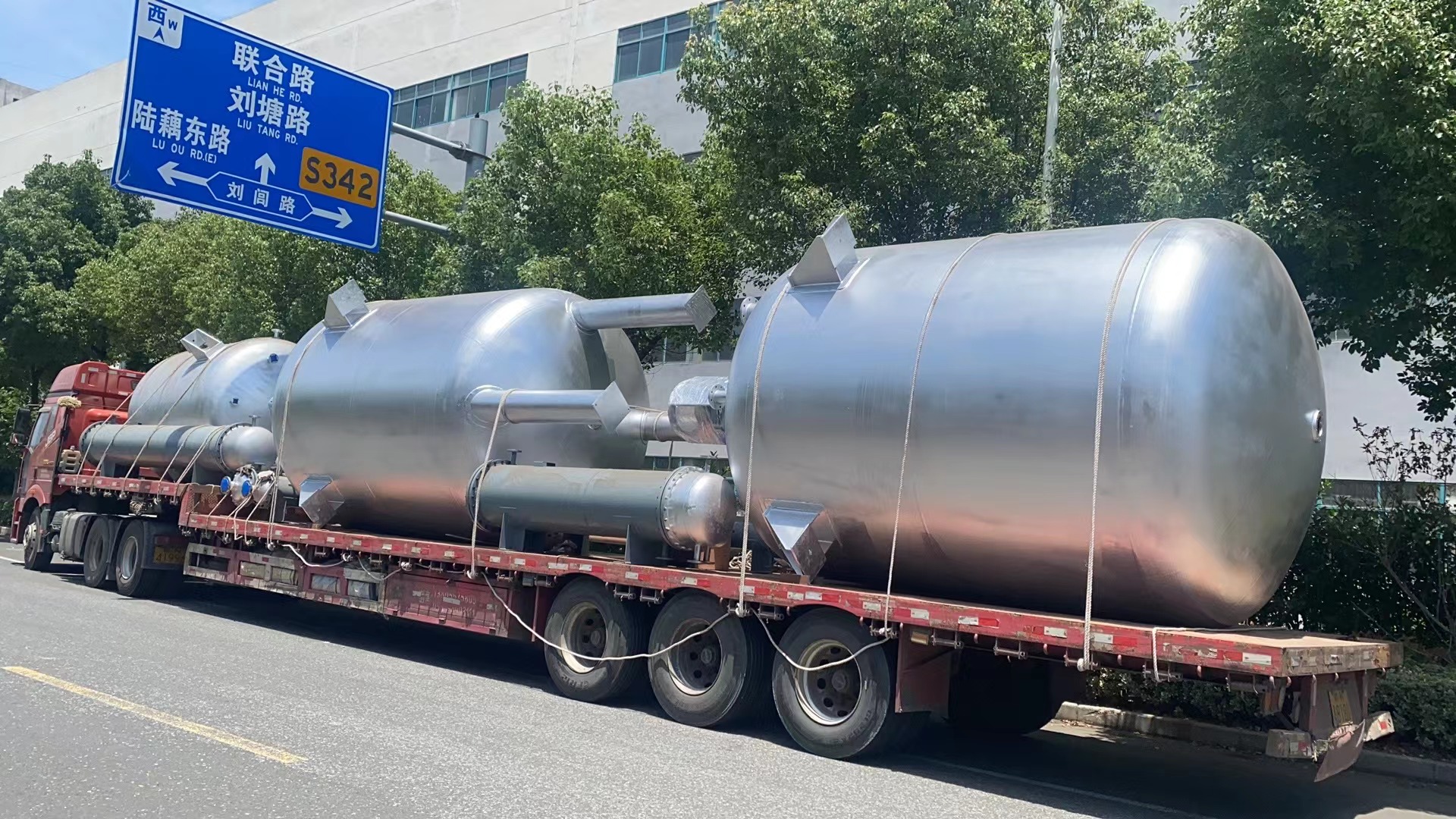 緊鑼密鼓、保質(zhì)提效，化工成套配套雙酚S項(xiàng)目設(shè)備連夜發(fā)貨