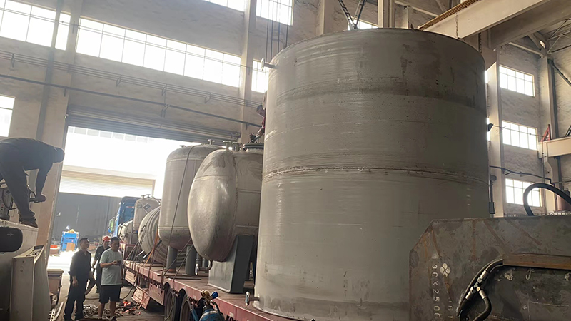不銹鋼反應釜發(fā)往湖南